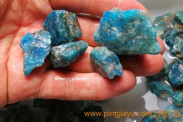 磷灰石与海蓝宝石对比分析（宝石特性）