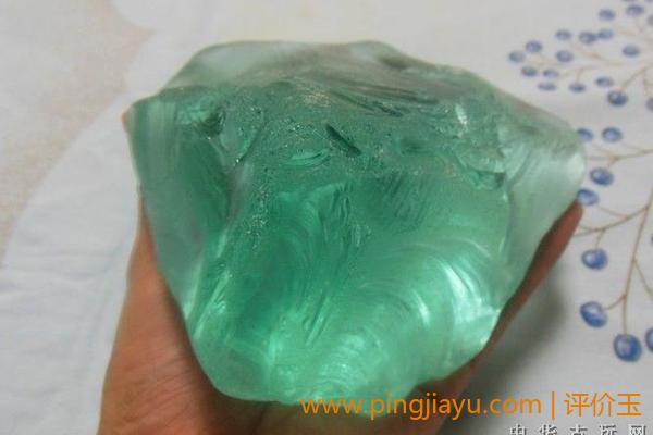 新疆海蓝托帕石原石（神秘能量石）